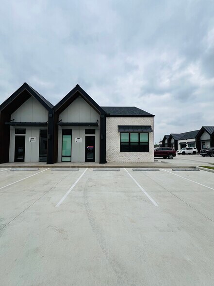 1325 Main St, Katy, TX à louer - Photo du bâtiment - Image 2 de 17