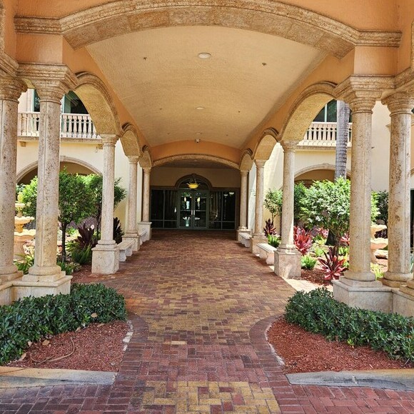 7593 W Boynton Beach Blvd, Boynton Beach, FL à louer - Photo du bâtiment - Image 2 de 7