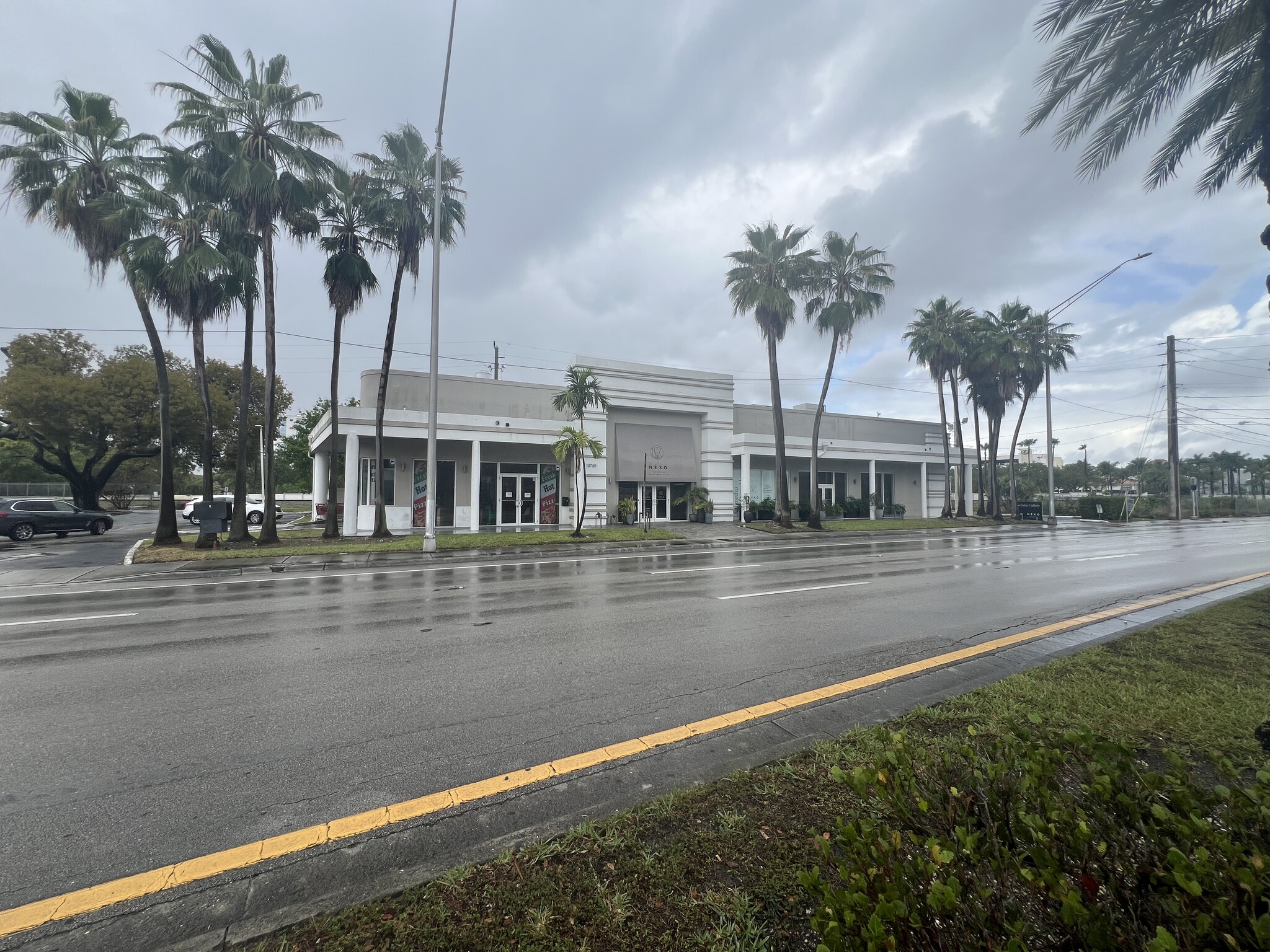 13750 Biscayne Blvd, North Miami Beach, FL for lease Primary Photo- Image 1 of 10