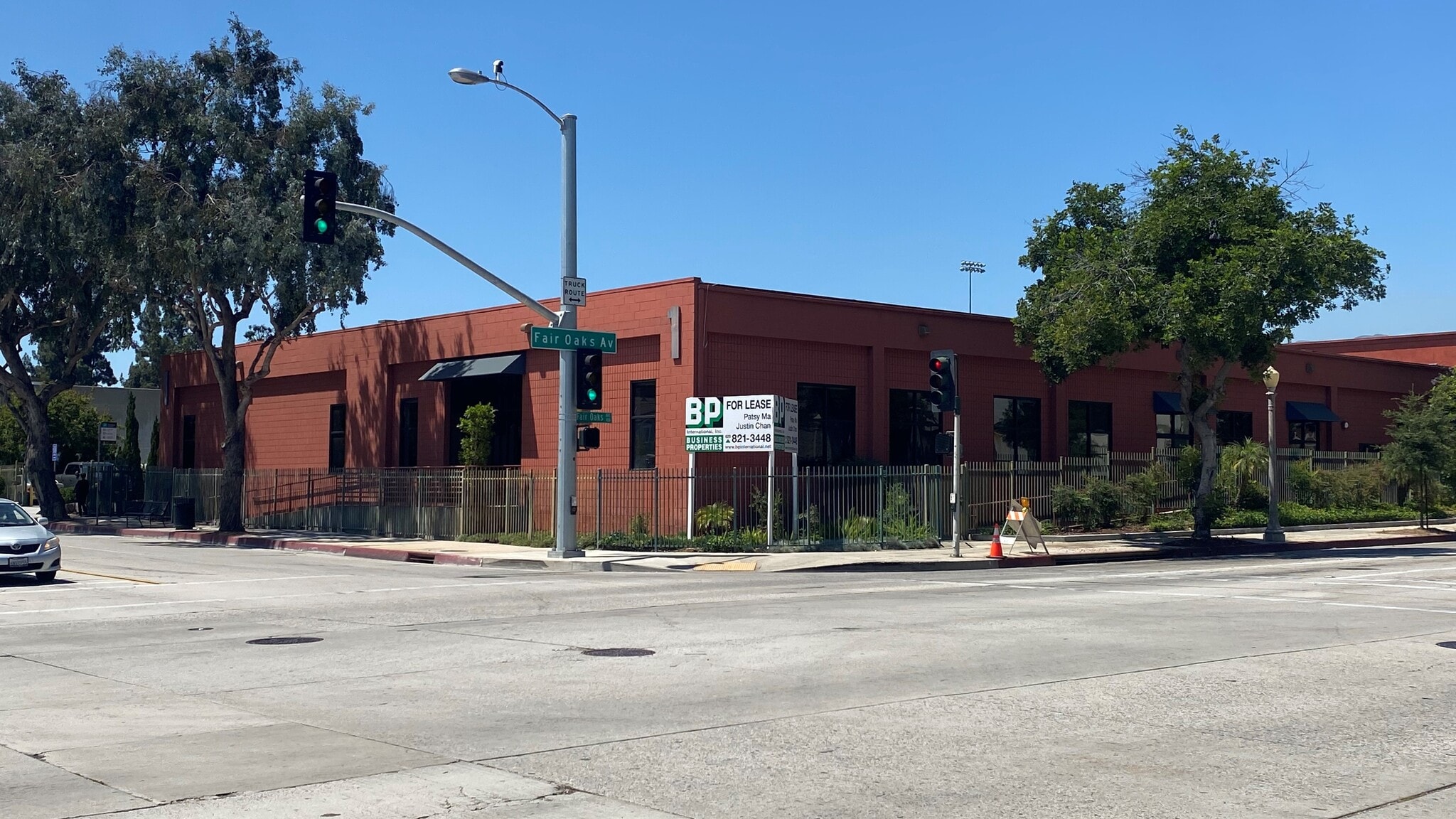 1 W Mountain St, Pasadena, CA for lease Primary Photo- Image 1 of 5