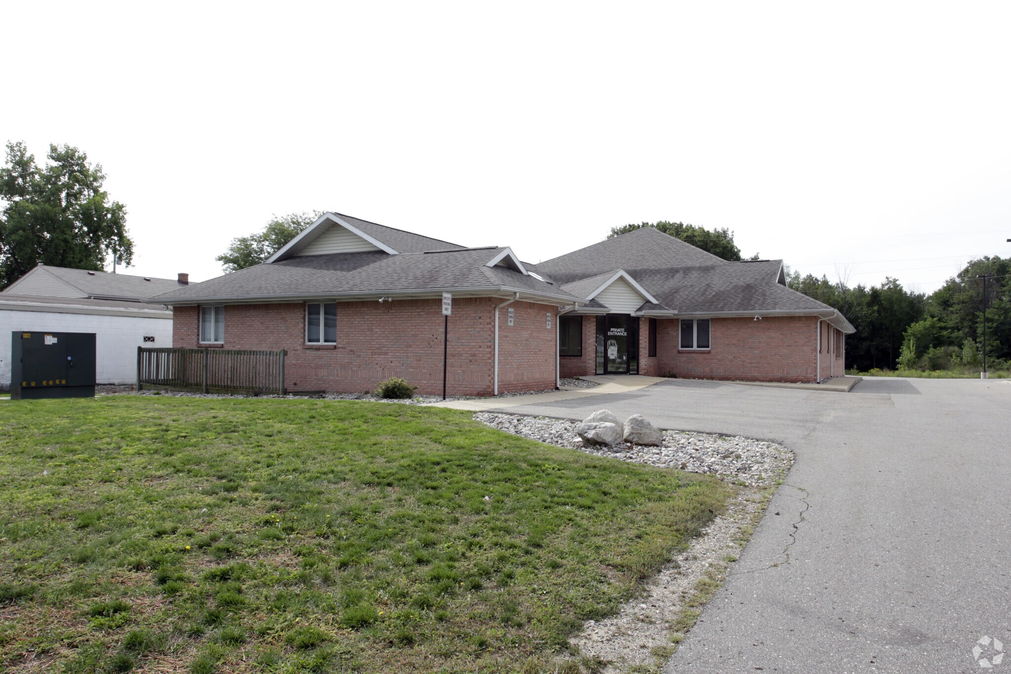 2318 Gull Rd, Kalamazoo, MI à vendre Photo principale- Image 1 de 8