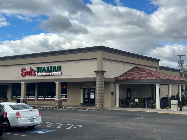 719-725 W Main St, Radford, VA for lease - Building Photo - Image 2 of 10