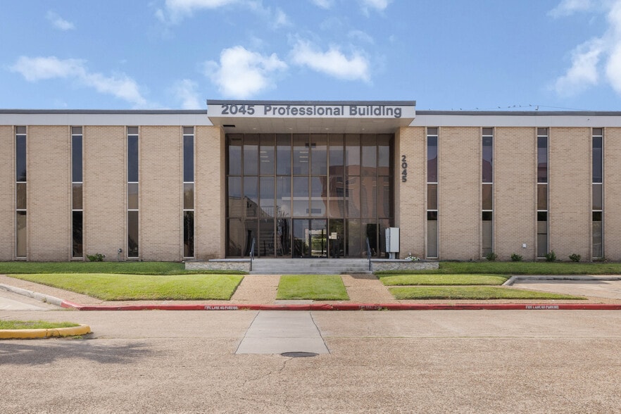 2045 Space Park Dr, Houston, TX for sale - Building Photo - Image 3 of 18