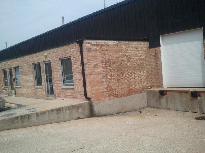 6100-6226 Madison Ct, Morton Grove, IL à louer - Photo du bâtiment - Image 2 de 6