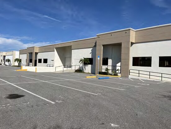 2500-2520 118th Ave, Saint Petersburg, FL à louer - Photo du bâtiment - Image 2 de 6
