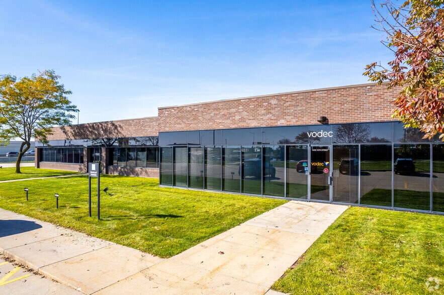 4400-4498 SW 114th St, Urbandale, IA à louer - Photo du bâtiment - Image 3 de 5