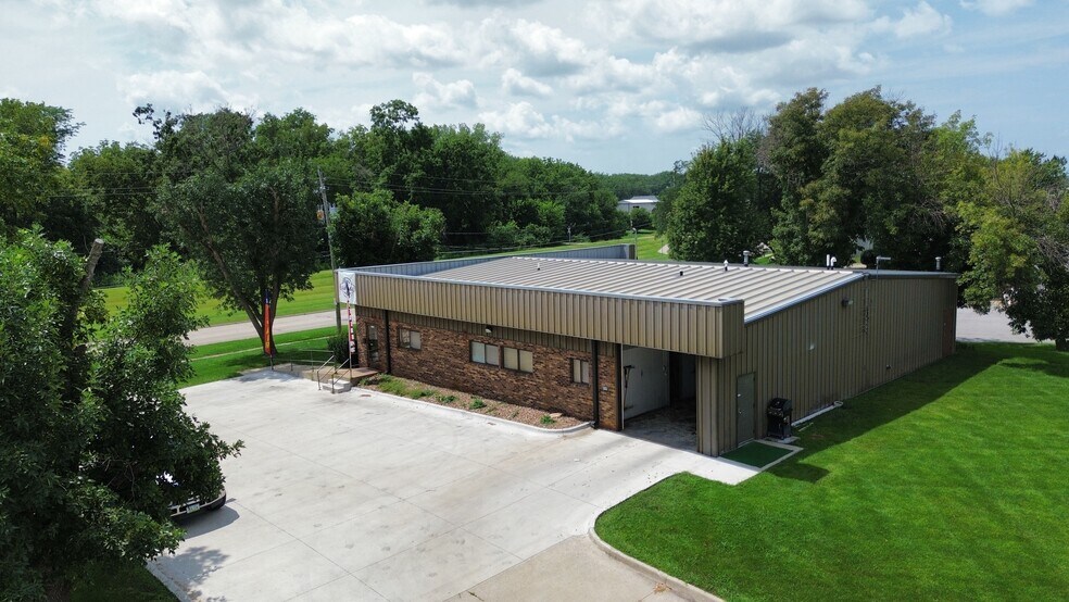 9205 Swanson Blvd, Clive, IA à louer - Photo du bâtiment - Image 2 de 7