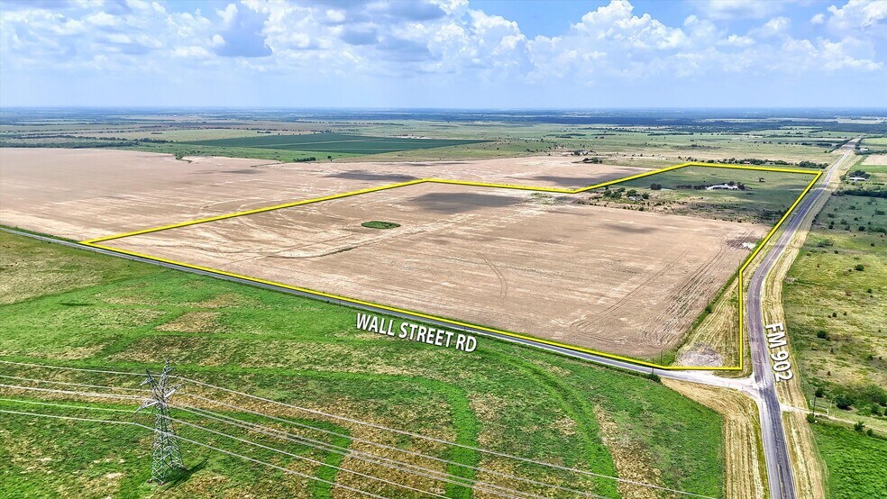 FM 902 & Wall Street, Howe, TX à vendre - Photo du bâtiment - Image 1 de 43
