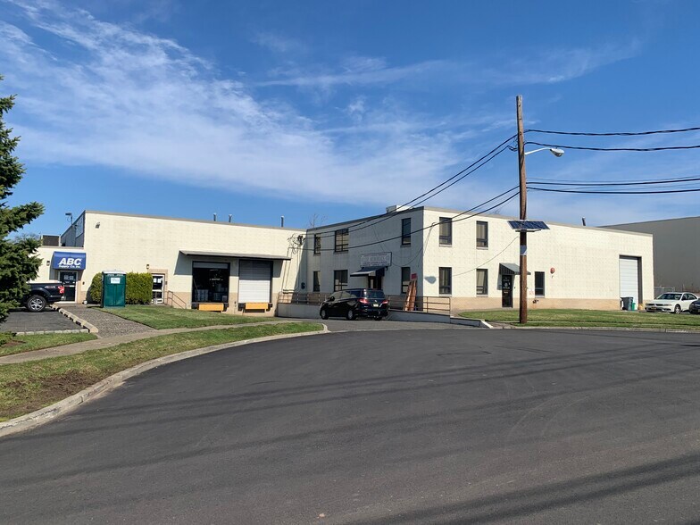 45 Samworth Rd, Clifton, NJ à louer - Photo du bâtiment - Image 2 de 7