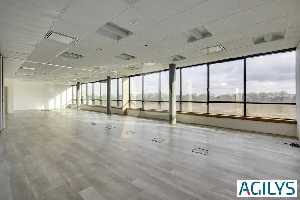 Office in Saclay for lease Interior Photo- Image 1 of 13