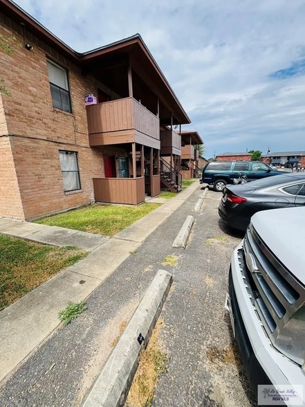 806 N 27th St, Harlingen, TX for sale - Building Photo - Image 2 of 17