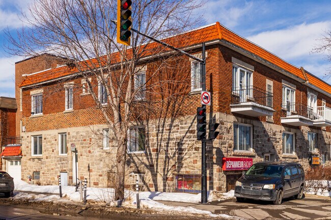 Plus de détails pour 3871 Rue Rachel E E, Montréal, QC - Commerce de détail à vendre