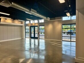1120 W State of Franklin Rd, Johnson City, TN for lease Interior Photo- Image 2 of 7