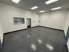 28170 SW Boberg Rd, Wilsonville, OR for lease Interior Photo- Image 2 of 10