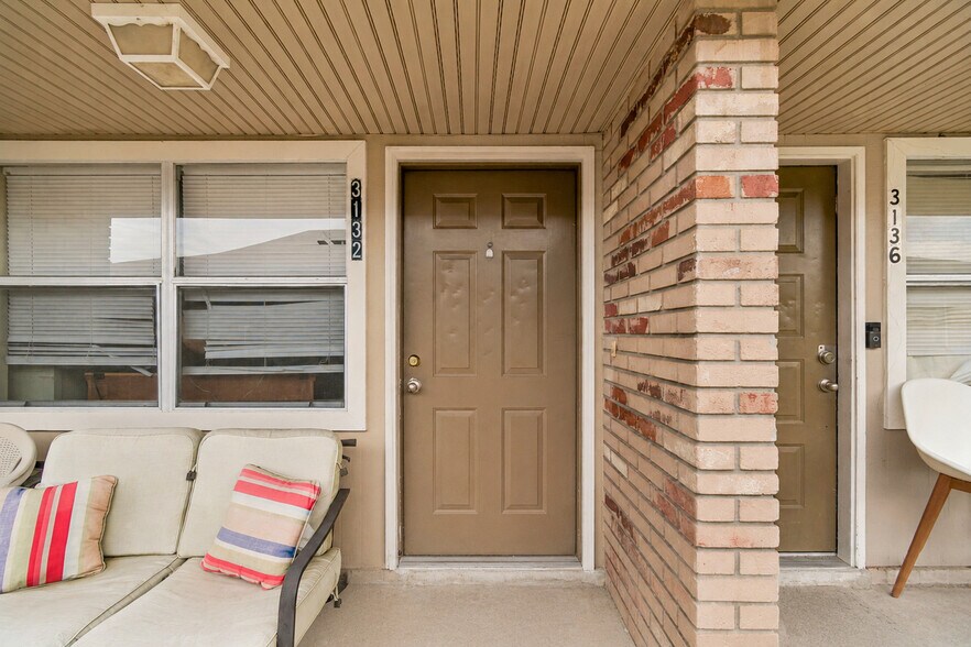 3132 Bloomingdale Villas Ct, Brandon, FL à vendre - Photo du bâtiment - Image 3 de 92