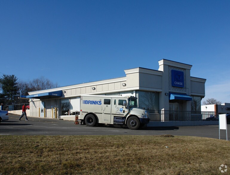 123 E Route 59, Nanuet, NY à vendre - Photo du bâtiment - Image 2 de 24