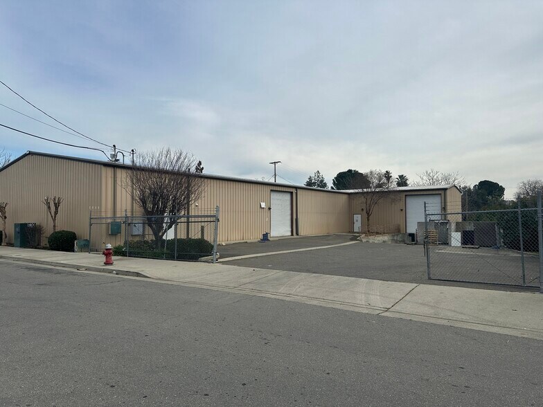 2649 Favretto Ave, Redding, CA à louer - Photo principale - Image 1 de 7