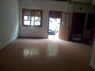 Plus de détails pour Multi-résidentiel à vendre