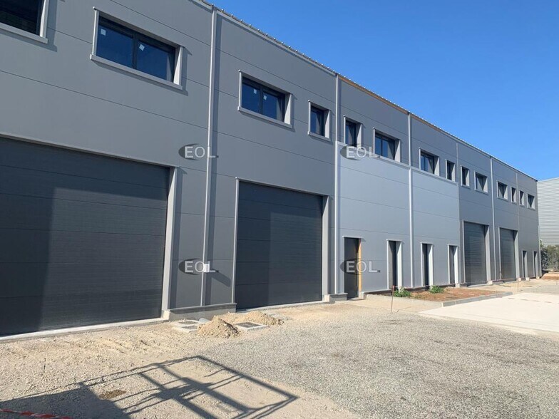 Flex in Carpentras for lease - Building Photo - Image 1 of 3