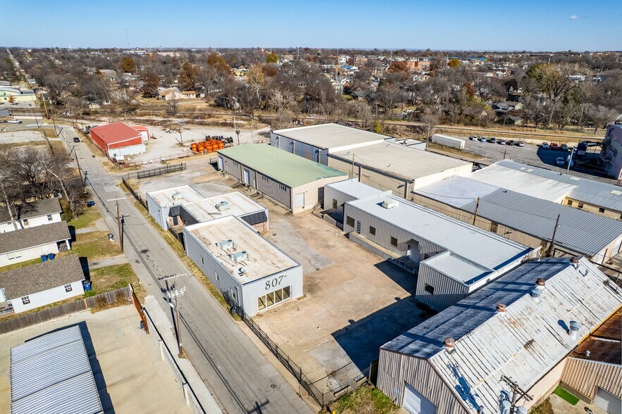 807 S Xanthus Ave, Tulsa, OK à louer - Photo du bâtiment - Image 3 de 8