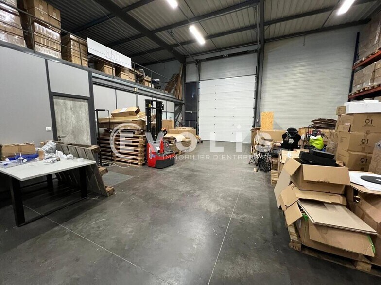 Flex in Villefranche-sur-Saône for lease - Interior Photo - Image 2 of 9