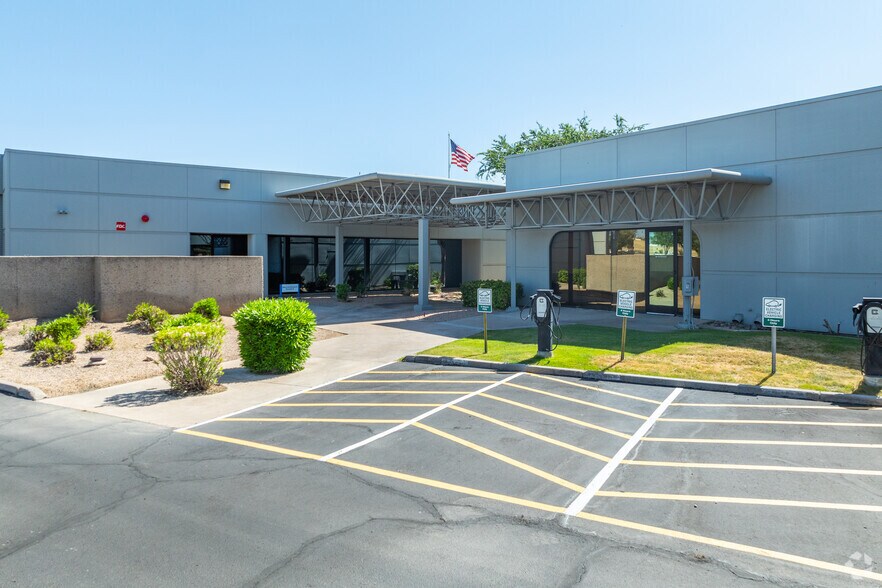 16010 N 28th Ave, Phoenix, AZ à louer - Photo du bâtiment - Image 2 de 5