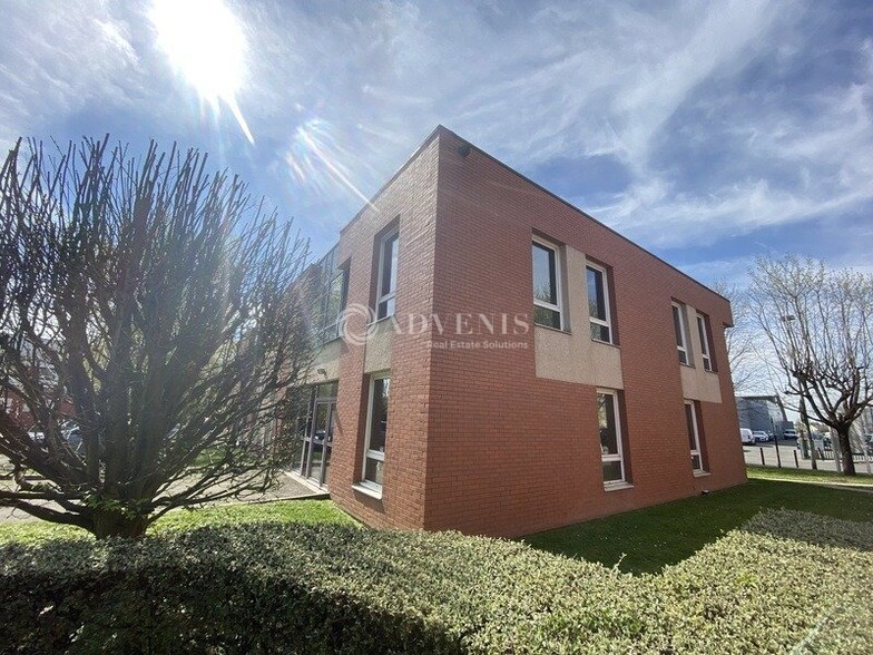 41 Avenue Des 3 Peuples, Montigny-le-Bretonneux for lease - Building Photo - Image 2 of 9