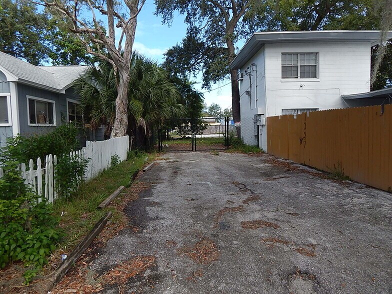 1327 Dr Martin Luther King Jr St S, Saint Petersburg, FL à louer - Photo du bâtiment - Image 2 de 4