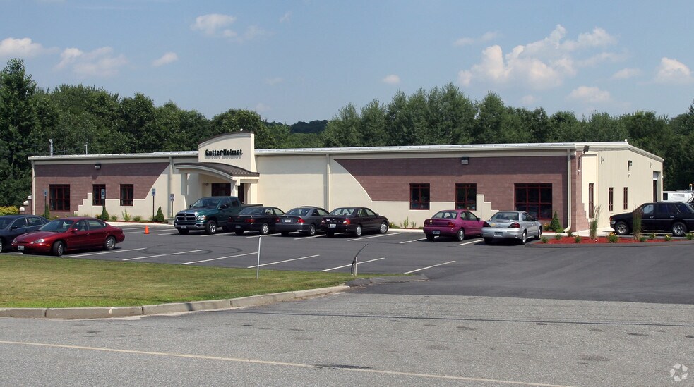 1137 Park East Dr, Woonsocket, RI à vendre - Photo du bâtiment - Image 3 de 4