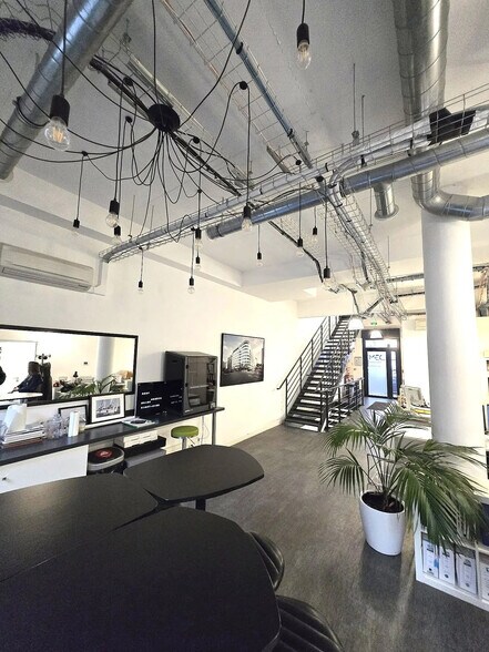 Office in Levallois-Perret for sale - Interior Photo - Image 2 of 10