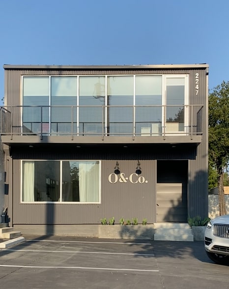 2247 Sylvan Ave, Dallas, TX for sale - Primary Photo - Image 1 of 9