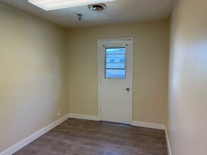 3200 Santa Monica Blvd, Santa Monica, CA for lease Interior Photo- Image 2 of 13
