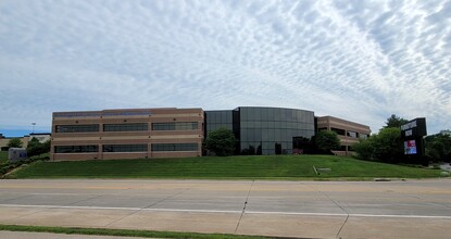 3385 Dexter Ct, Davenport, IA for lease Building Photo- Image 1 of 4