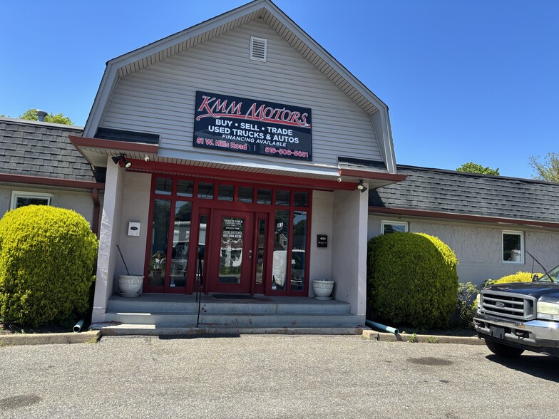 81 W Hills Rd, Huntington Station, NY for sale - Building Photo - Image 3 of 22
