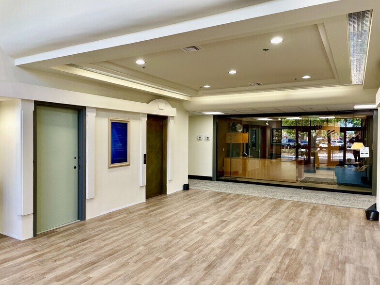 2605-2623 Thomas Dr, Panama City, FL à louer - Hall d’entrée - Image 3 de 4