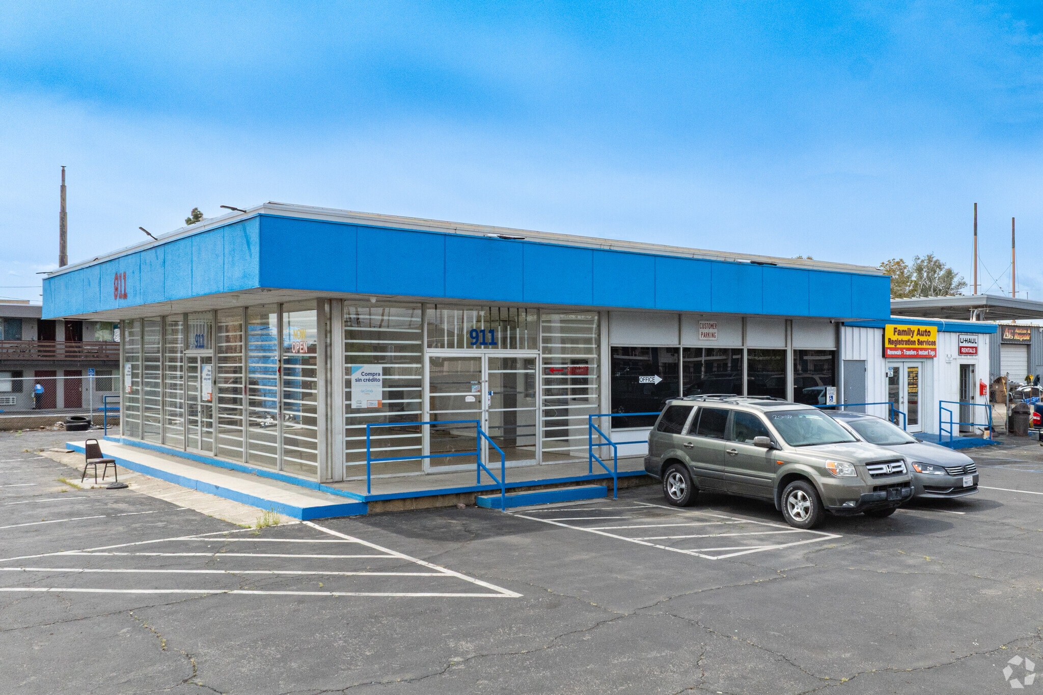 911 Oak St, Bakersfield, CA for lease Primary Photo- Image 1 of 8