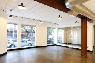 1120-1136 NW Hoyt St, Portland, OR for lease Interior Photo- Image 2 of 5