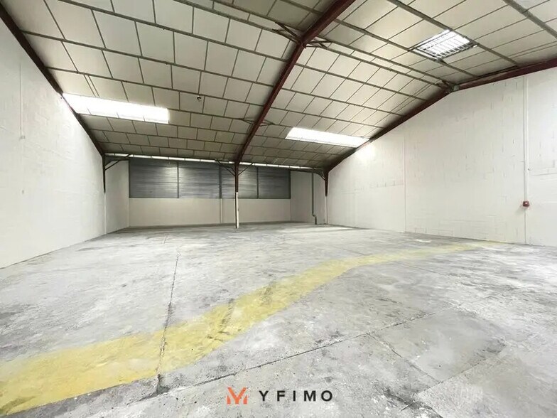 Flex in Gargenville for lease - Building Photo - Image 2 of 4