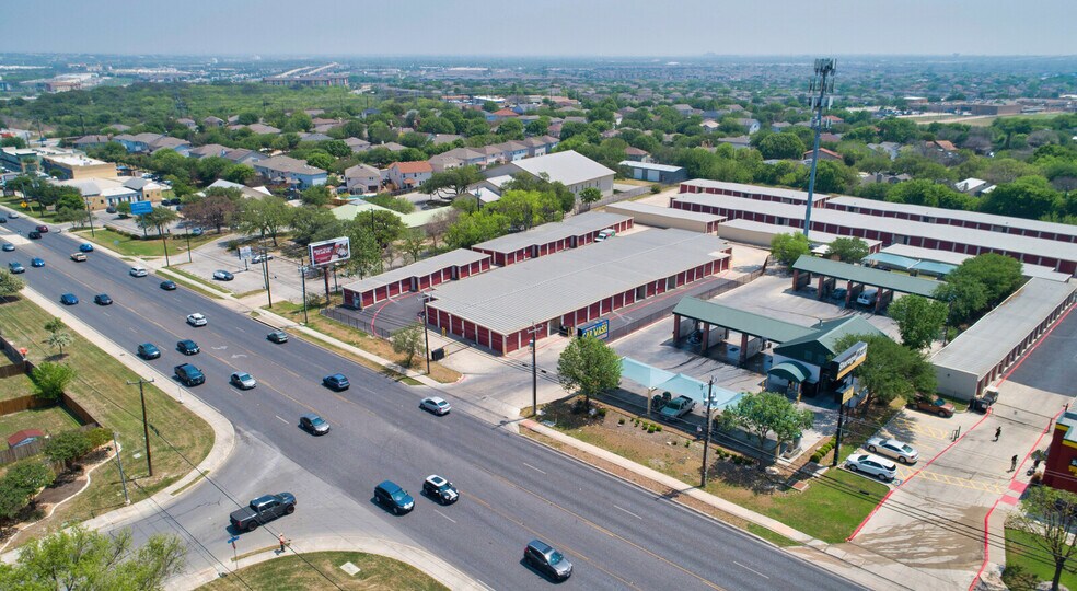 9576 Potranco Rd, San Antonio, TX à vendre - Photo du bâtiment - Image 3 de 12