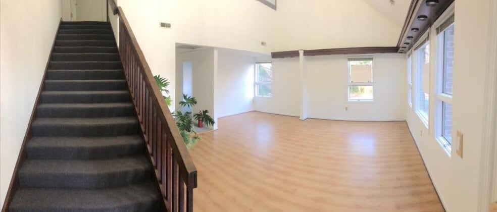 1321 Jamestown Rd, Williamsburg, VA for lease - Interior Photo - Image 2 of 9