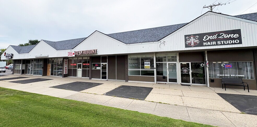 28747-28849 Ryan Rd, Warren, MI à louer - Photo du bâtiment - Image 2 de 4