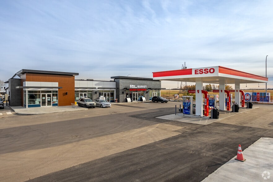 8305 Chappelle Way SW, Edmonton, AB for lease - Primary Photo - Image 2 of 12