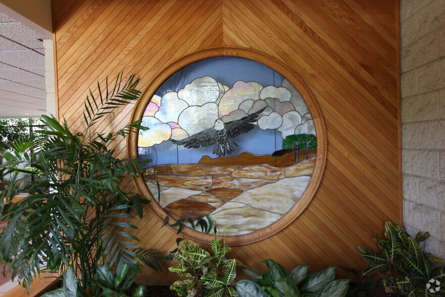 1687 Erringer Rd, Simi Valley, CA à louer - Hall d’entrée - Image 2 de 5