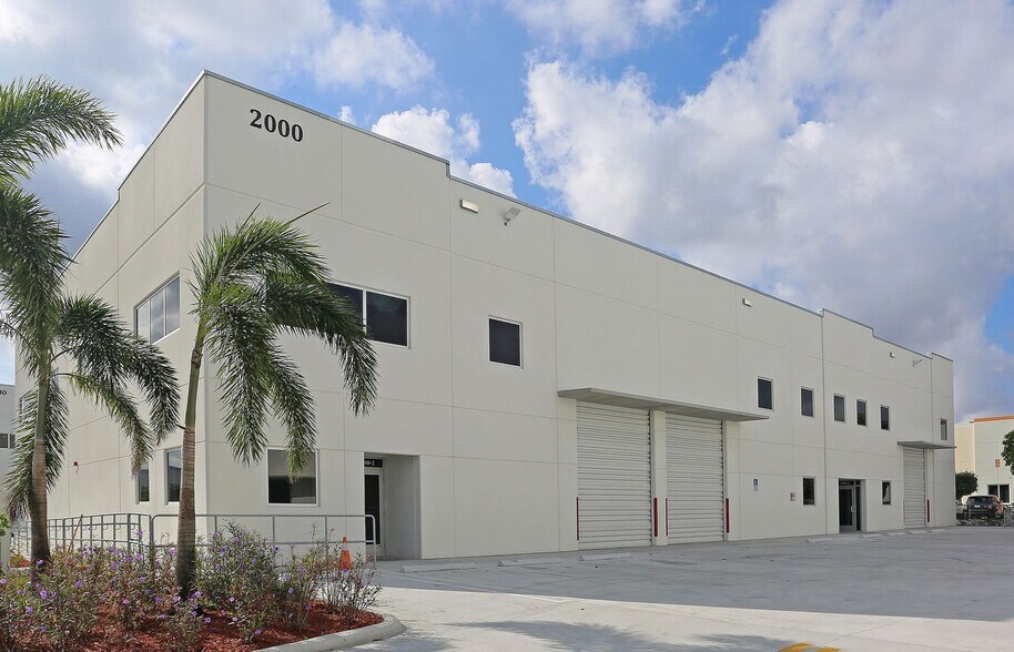 2000 NW 133rd Ave, Doral, FL à louer - Photo du bâtiment - Image 3 de 4