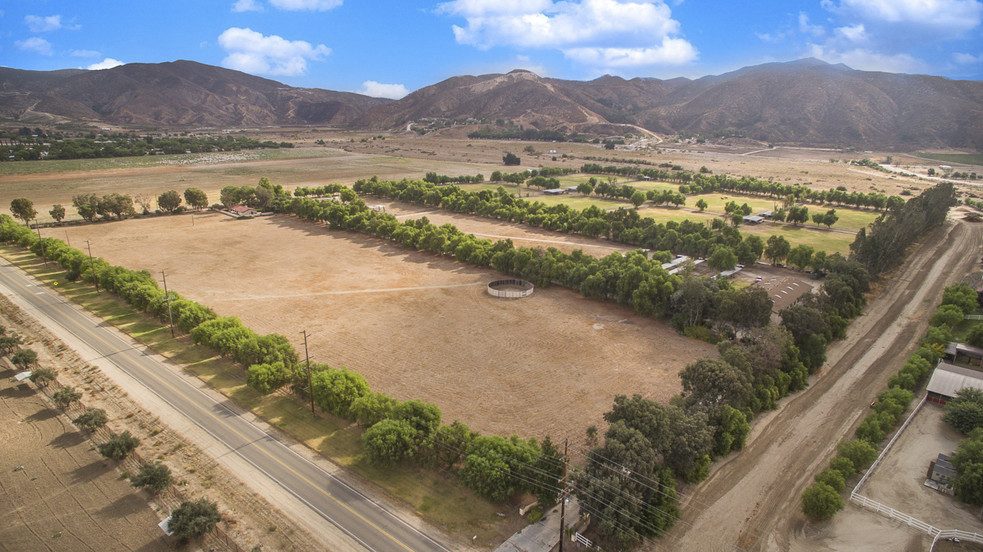 35675 De Portola Rd, Temecula, CA à vendre - Photo du bâtiment - Image 1 de 1