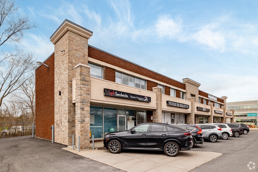 2071-2079 Av Victoria, Saint-lambert, QC à louer - Photo du bâtiment - Image 2 de 4