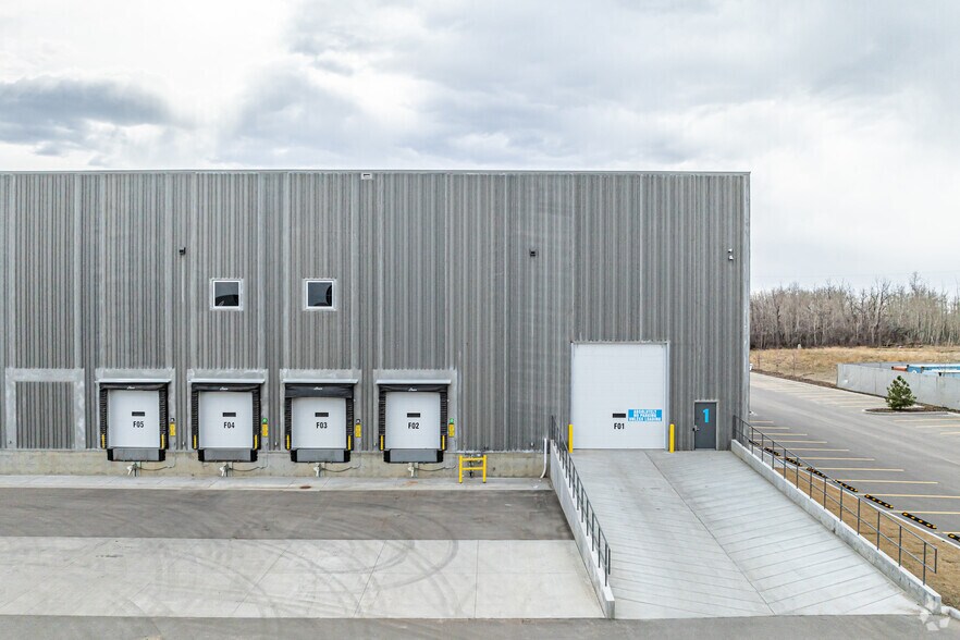 12642 184th St NW, Calgary, AB à louer - Photo du bâtiment - Image 2 de 6