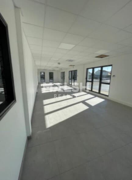 Flex in Décines-Charpieu for lease - Interior Photo - Image 3 of 9