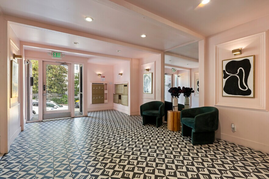 954 Palm Ave, West Hollywood, CA à vendre - Photo du bâtiment - Image 2 de 35