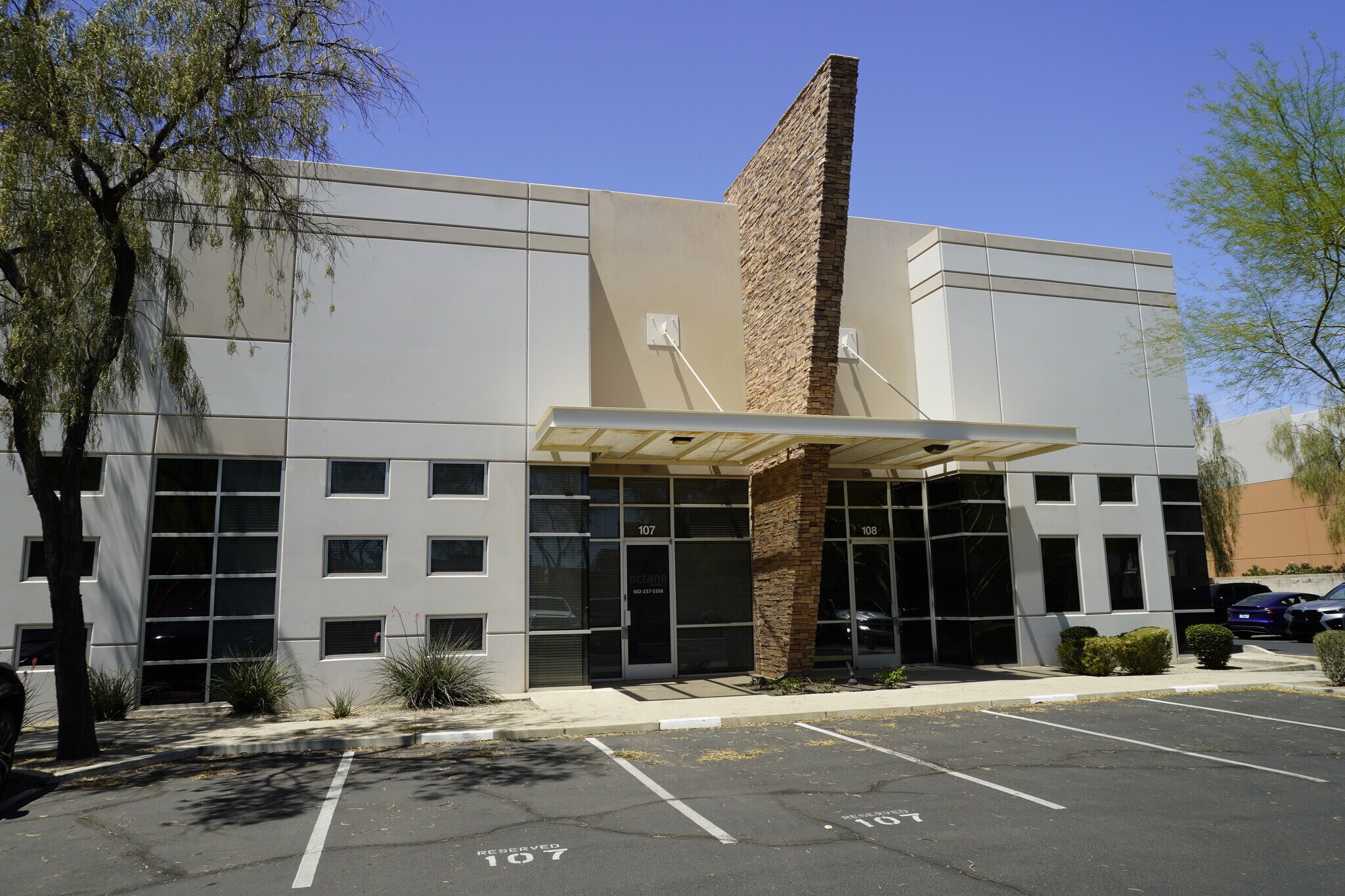 2222 W Parkside Ln, Phoenix, AZ à vendre Photo du bâtiment- Image 1 de 11